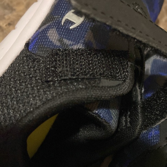 Champion Running Shoes Velcro Toddler size 6 - Picture 10 of 11